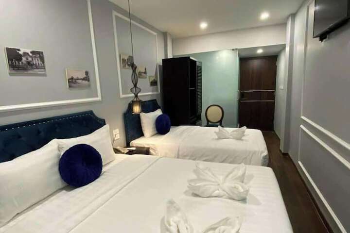 Room 8 of 14