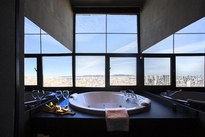 Hot Tub 103 of 130