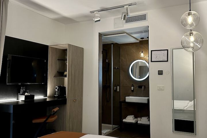 Room 30 of 96