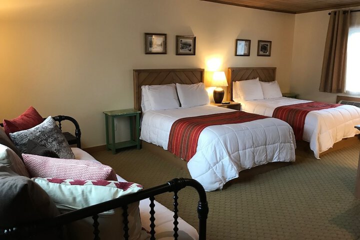 Room 6 of 18