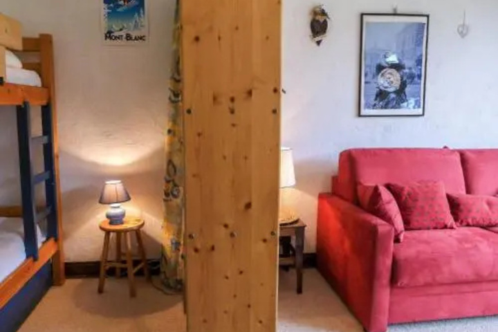 Room 4 of 10