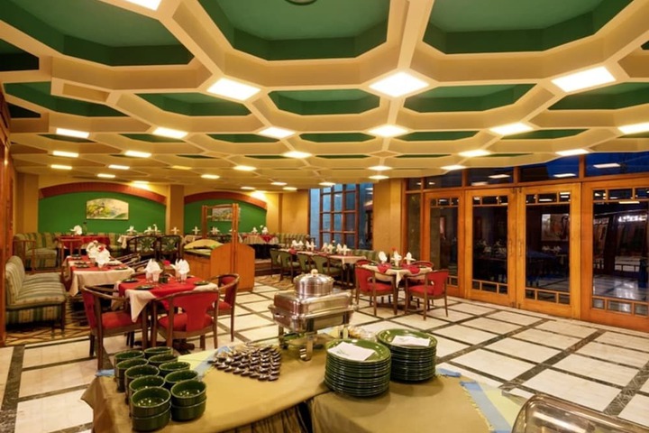 Dining 127 of 158