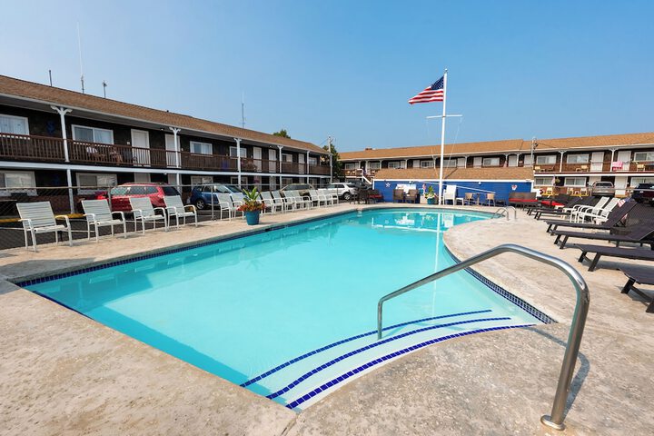 Pool 90 of 111