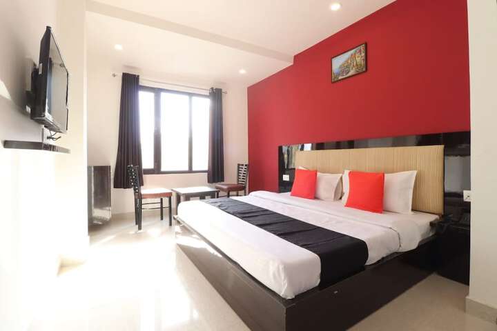Room 5 of 12