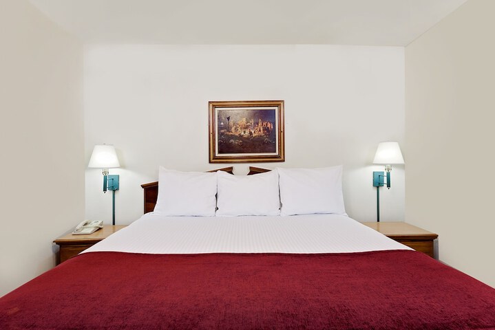 Room 5 of 18
