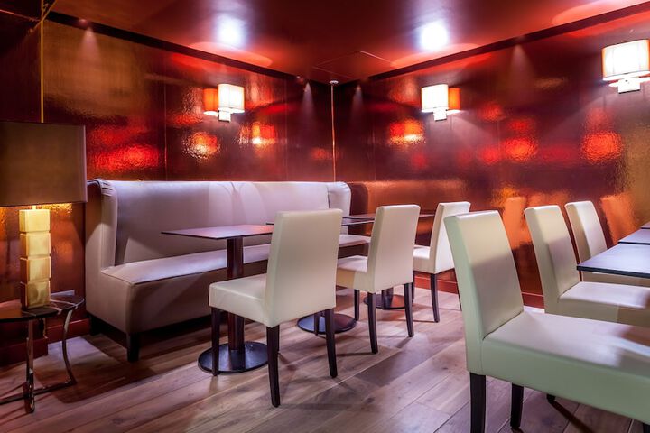 Lounge 55 of 61