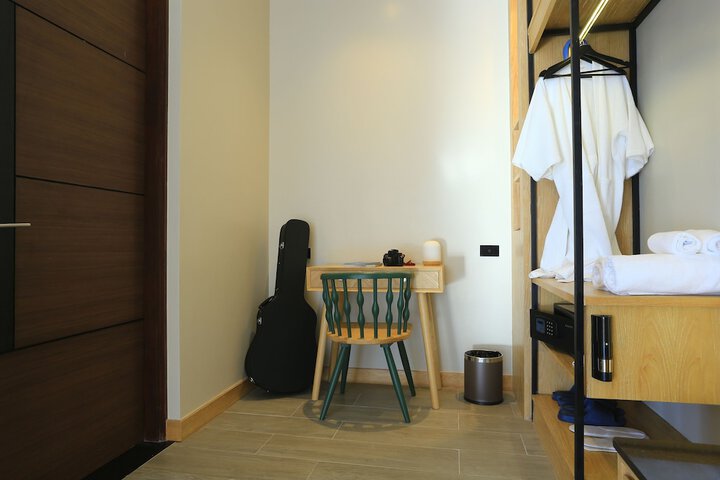 Room 32 of 201