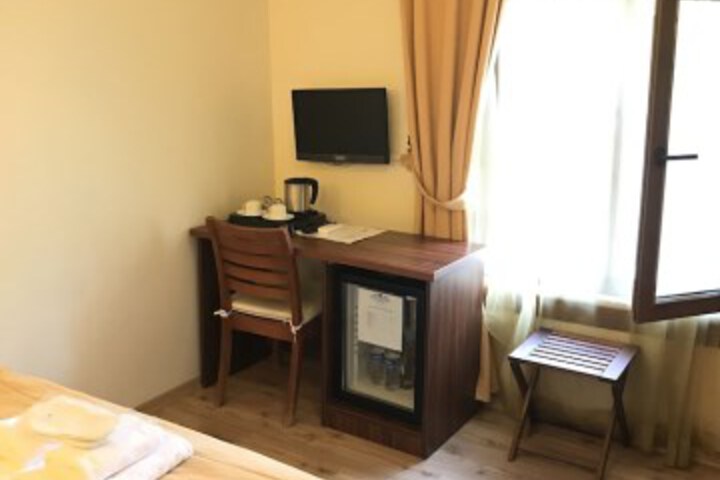 Room 18 of 90
