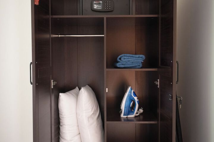 Room 9 of 30
