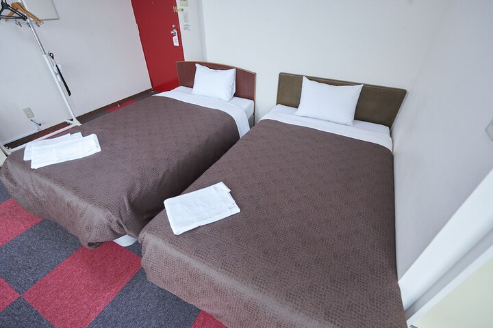 Room 17 of 34