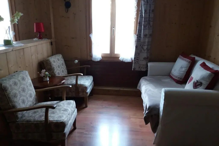 Room 5 of 11