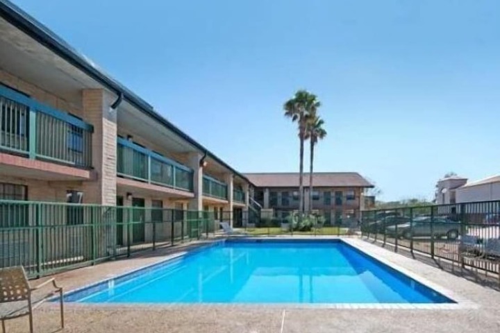 Pool 17 of 27