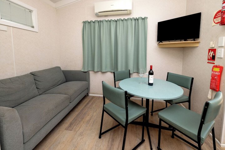 Room 51 of 144
