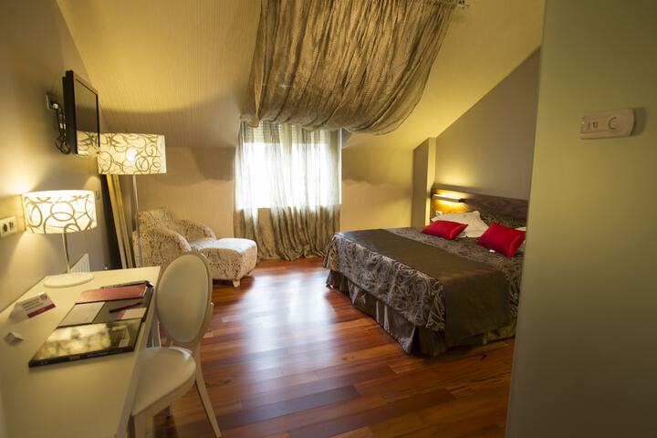 Room 9 of 39