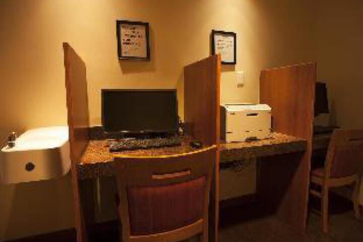 Business Center 18 of 20