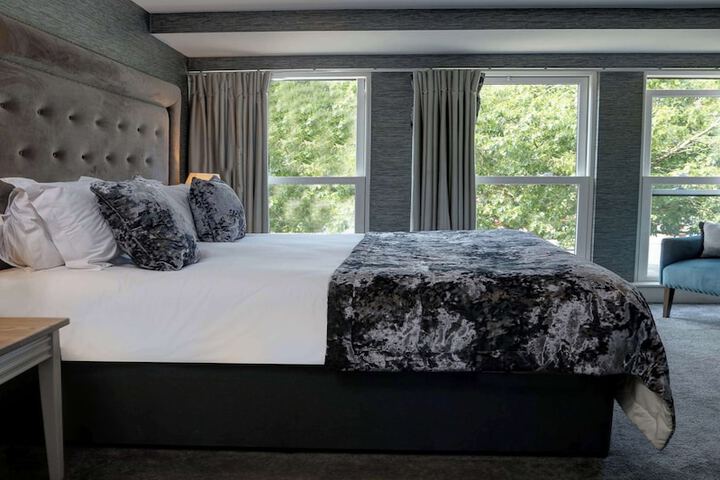 Room 25 of 77