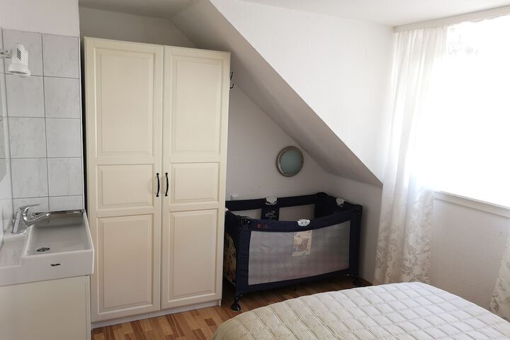 Room 26 of 145
