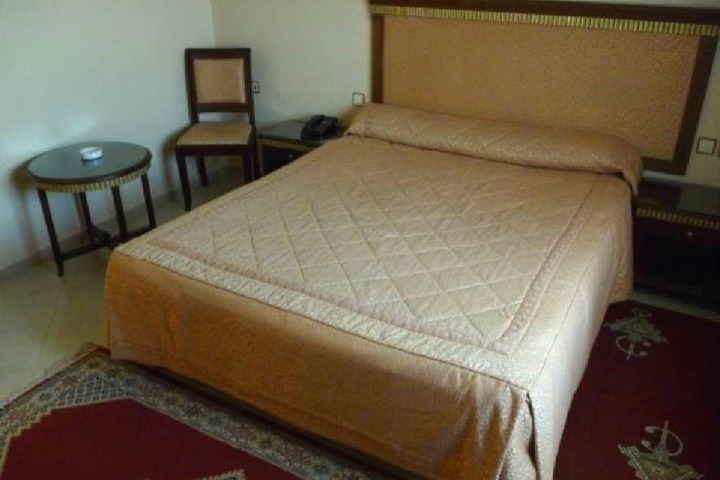Room 5 of 18