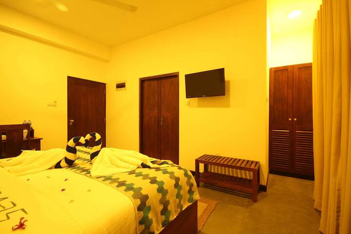 Room 7 of 76