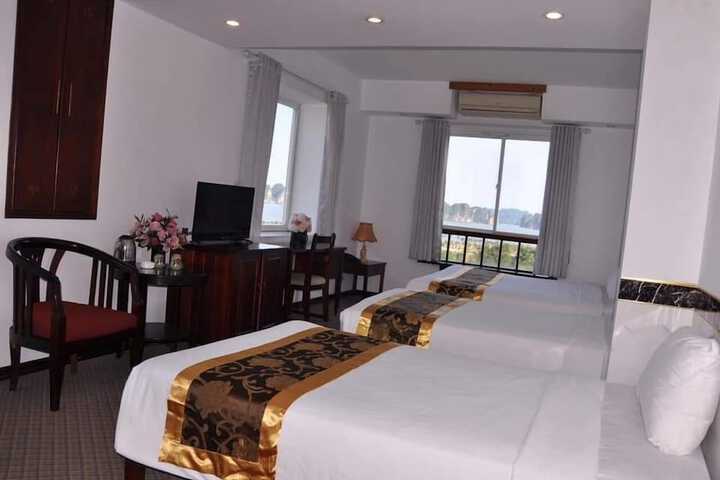 Room 3 of 33