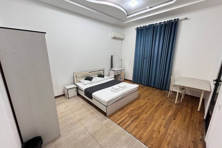 Room 9 of 18