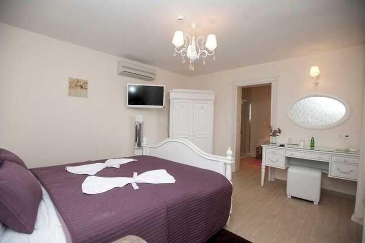 Room 2 of 66