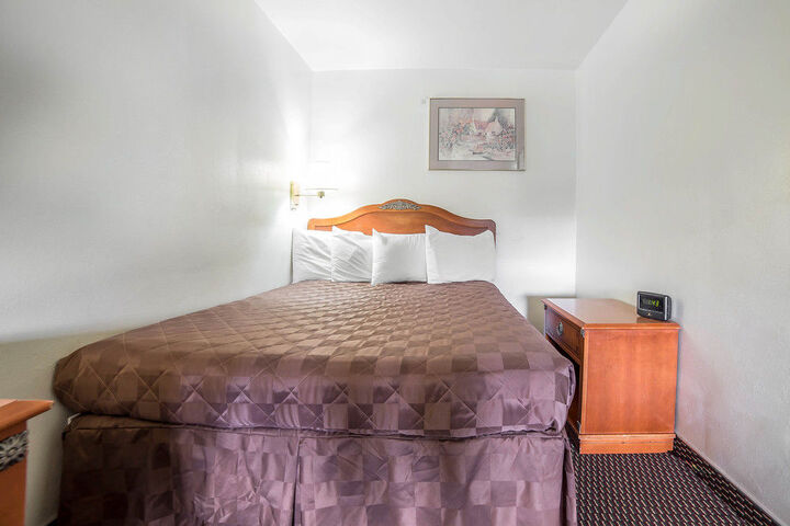 Room 27 of 38