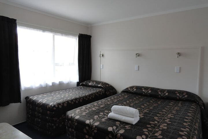 Room 4 of 33