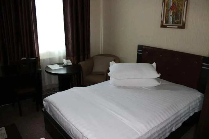 Room 9 of 25