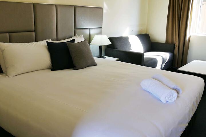 Room 21 of 37