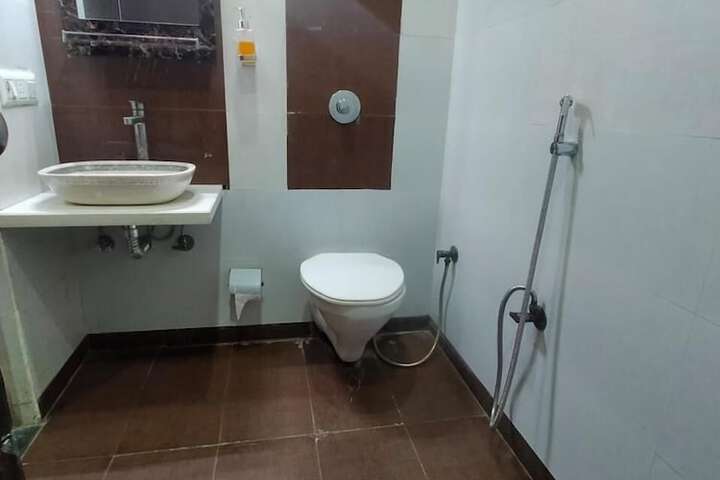 Room 17 of 32
