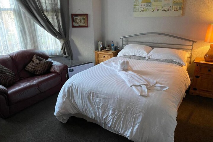 Room 6 of 32