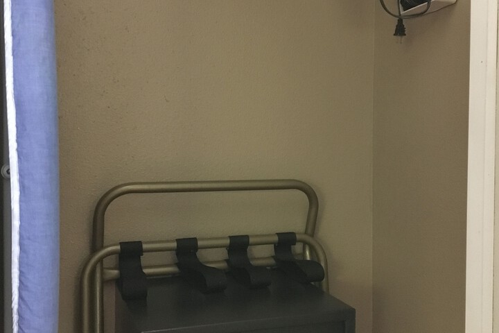 Iron/ironing board