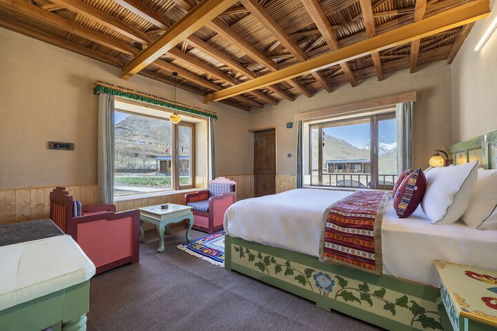 Room 10 of 28