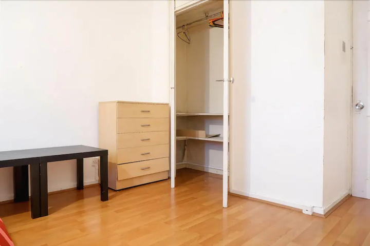 Room 5 of 11