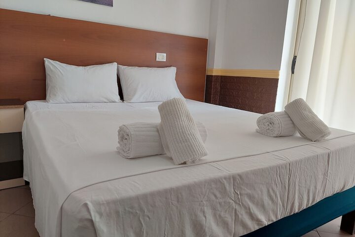 Room 3 of 37