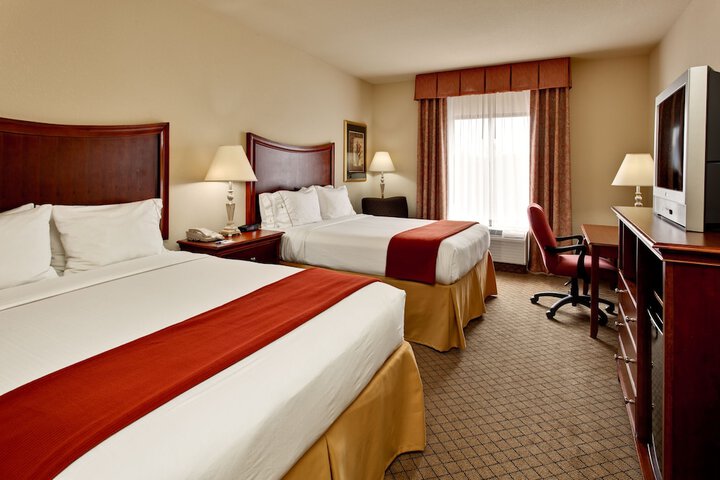 2 Queen Beds Standard Comm Accessible (1 of 7)