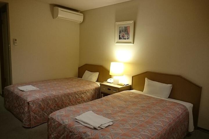 Room 12 of 50