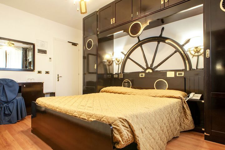 Room 3 of 30