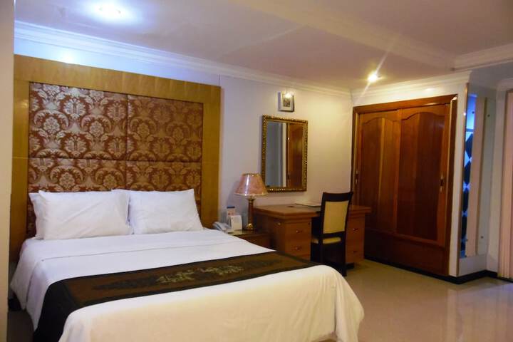 Room 6 of 40