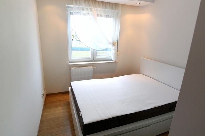 Room 6 of 28