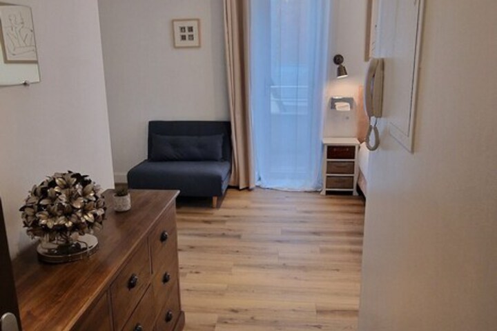 Room 10 of 28