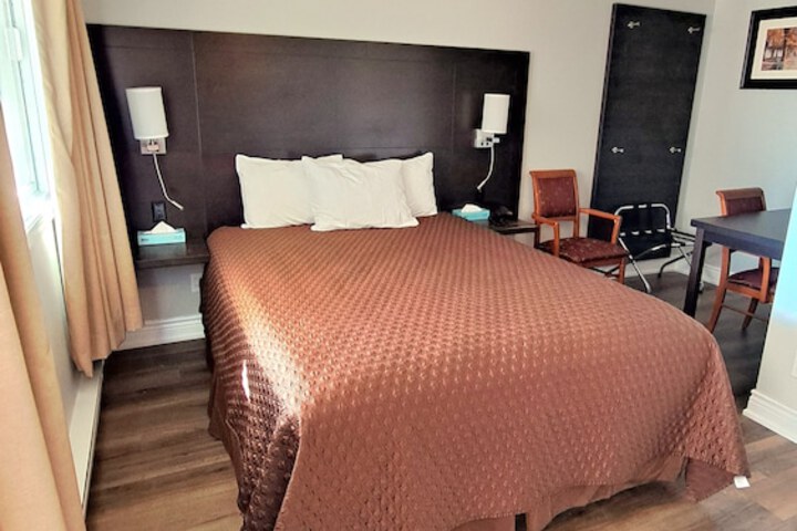 Room 6 of 30