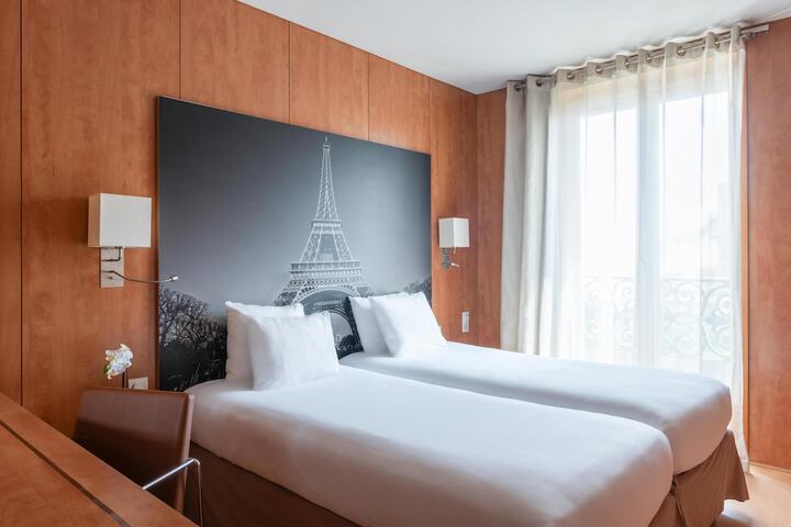 Room 6 of 44