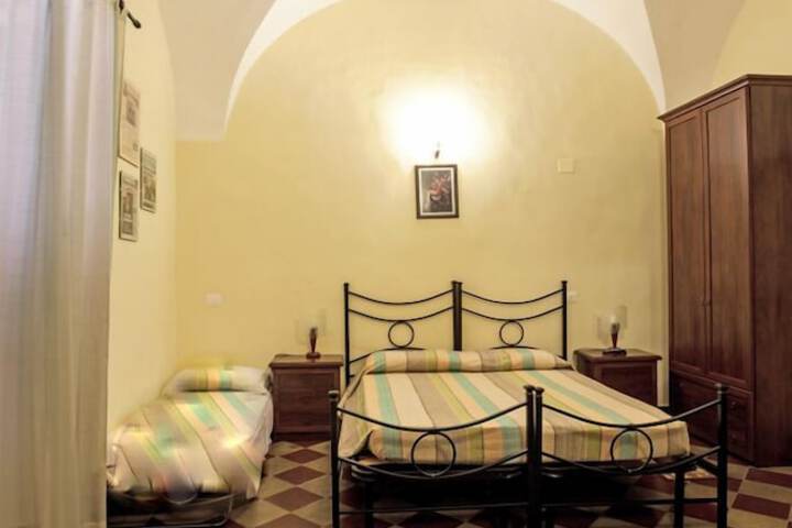 Room 25 of 51