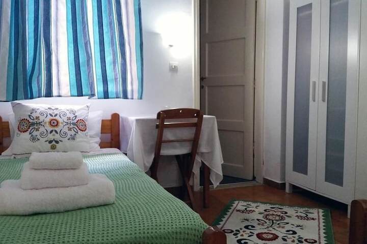 Room 17 of 31