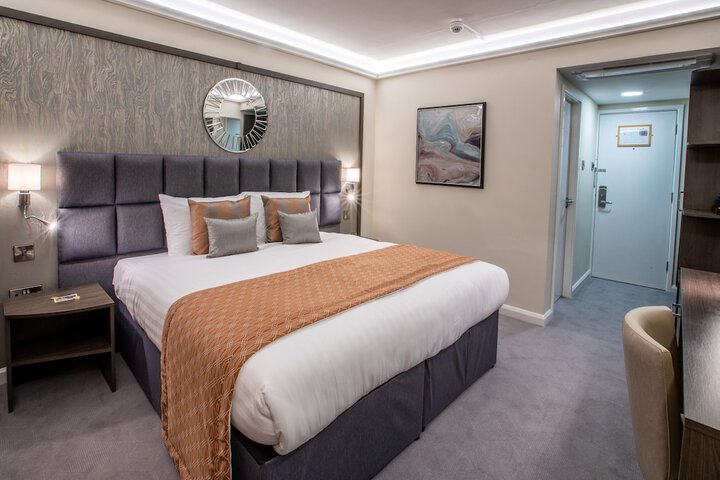 Room 4 of 49