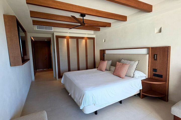 Room 43 of 132