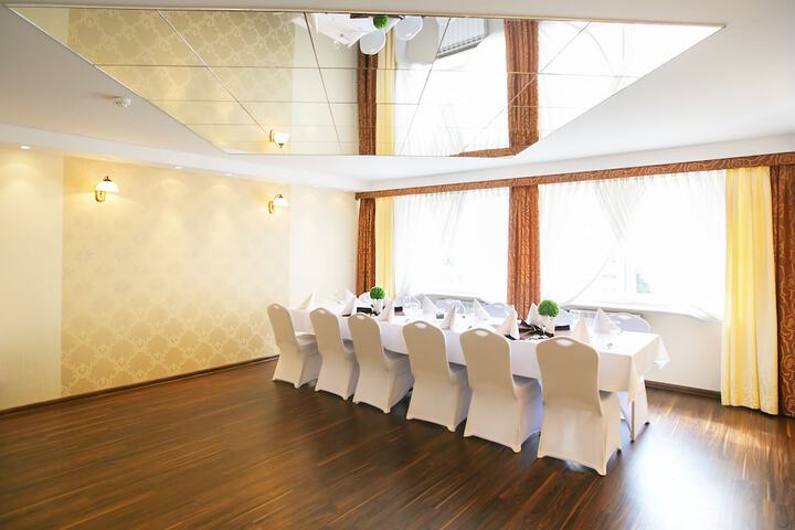 Ballroom/Hall 58 of 73