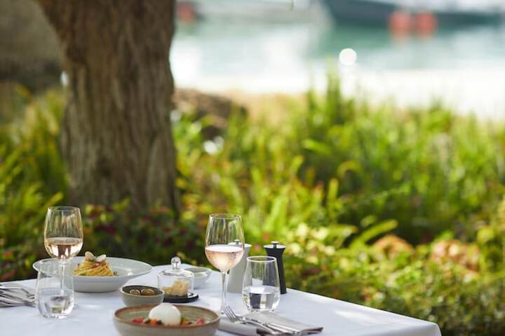 Dining 256 of 393